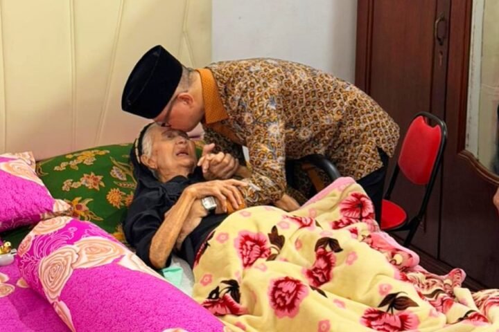 Menteri Mukhtarudin Tiba di Pangkalan Bun, Disambut Pemda dan Temui Ibunda