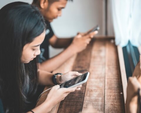 Media Sosial Sebagai Sumber Berita