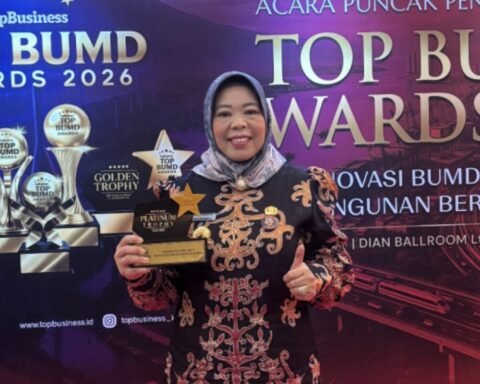 Bupati Kobar Nurhidayah Raih Penghargaan Top Pembina BUMD 2026
