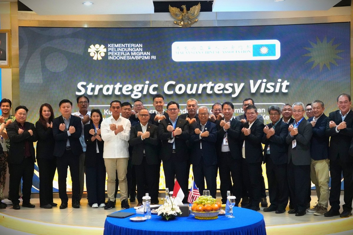 Menteri Mukhtarudin Terima Delegasi Malaysian Chinese Association