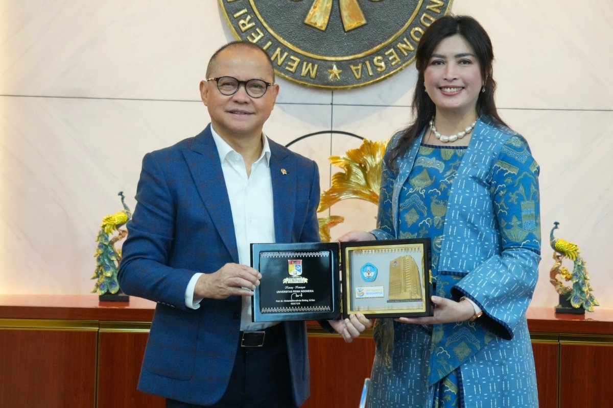 Menteri P2MI Mukhtarudin bersama Rektor UNPRI Prof. Dr. Chrismis Novalinda Ginting