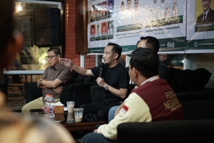 wali kota palangka raya fairid naparin, memberi paparan kepada peserta BAM Pemuda Muhammadiyah Kalteng