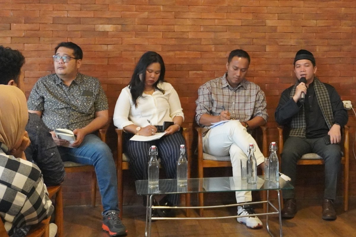jumpa pers walhi soal WALHI Bawa Persoalan Tambang Sumatera Barat ke Mabes Polri dan Komnas HAM |
