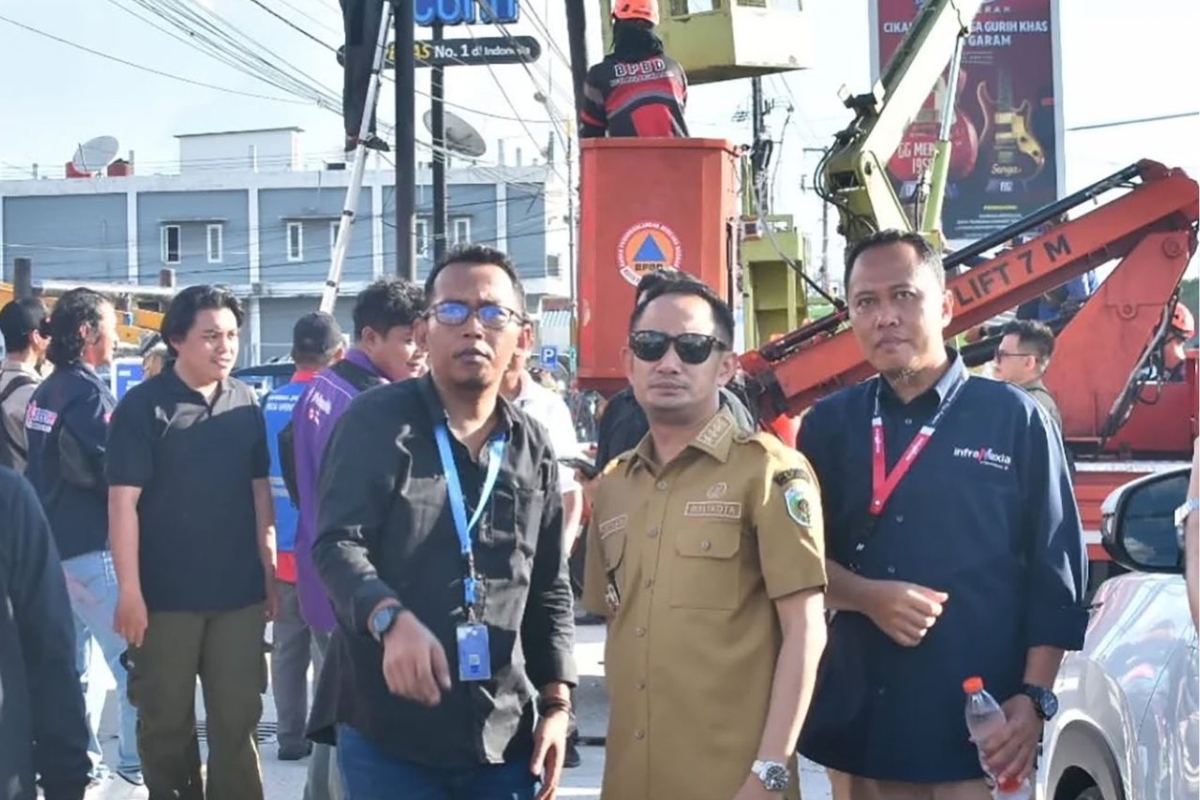 wali kota tinjau kabel semrawut |