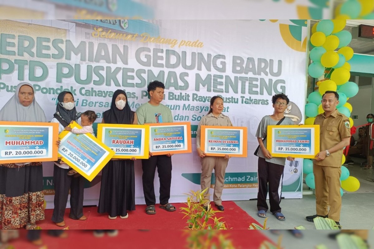 Enam Warga Menteng Terima Bantuan |