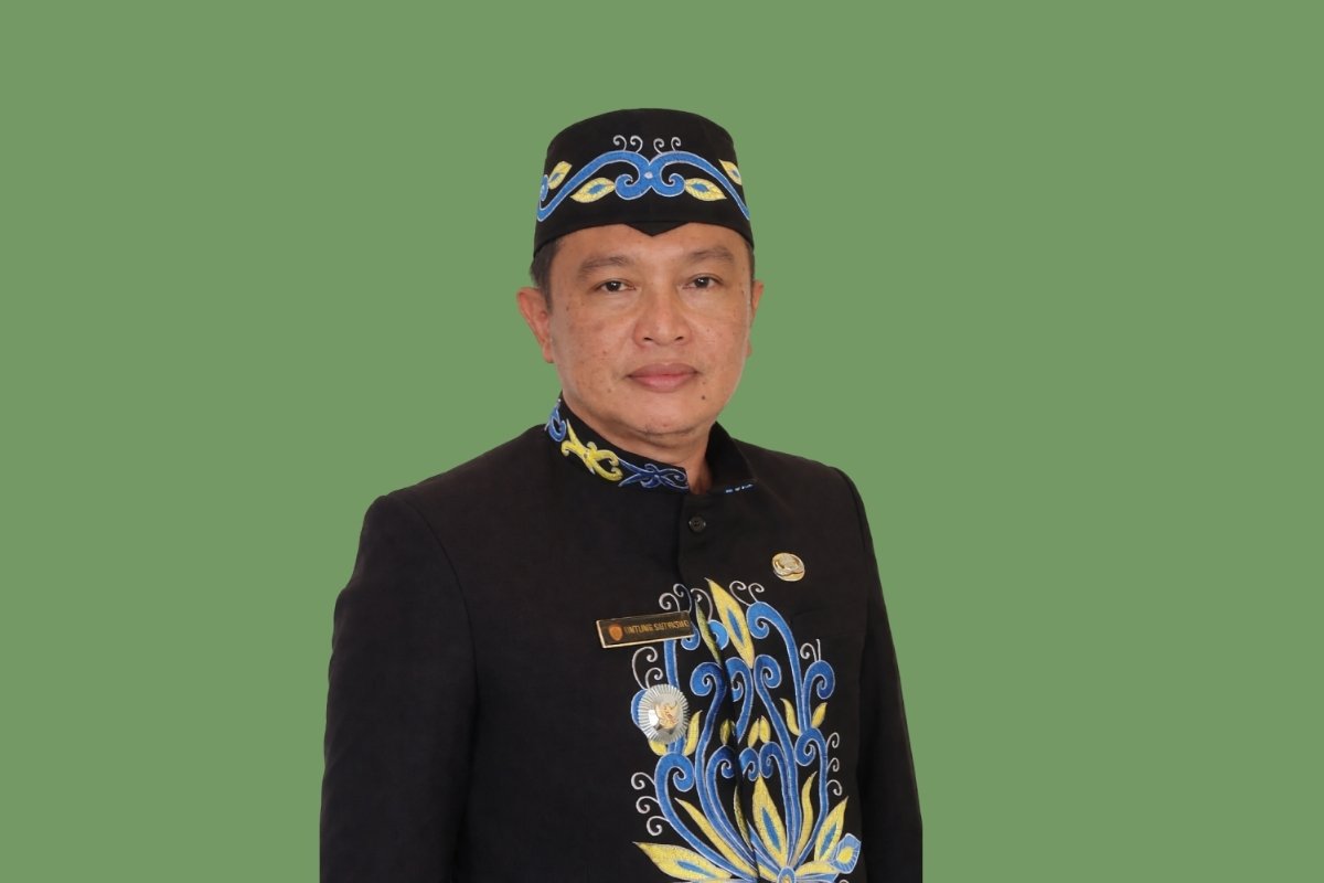 kadis dlh untung |