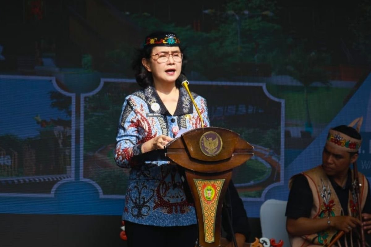 laporan sekda Linae saat pembangunan huma betang |