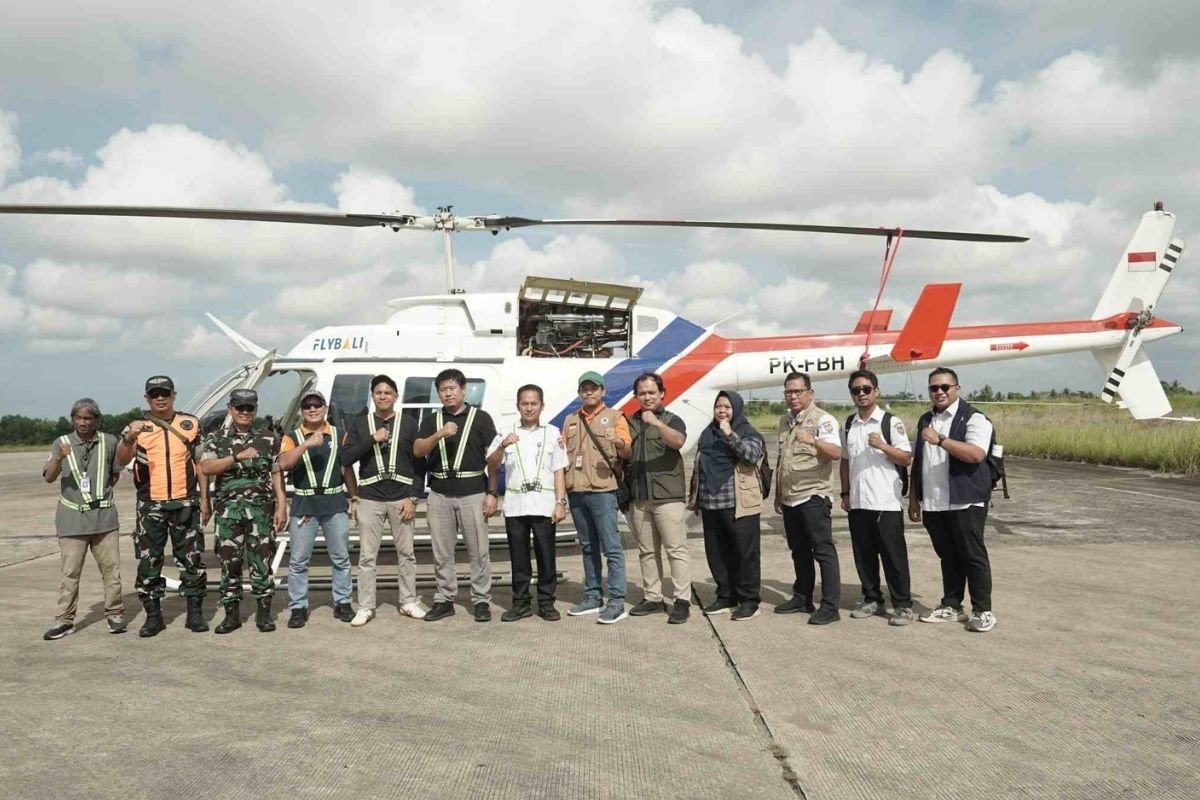 satgas karhutla kalteng foto dengan armada pesawat |