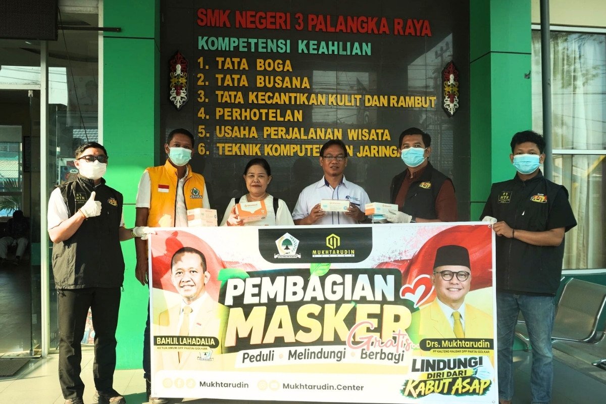 mukhtarudin bagikan 5.000 masker gratis |