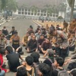 demo cipayung plus di dprd kalteng soal karhutla kalteng |