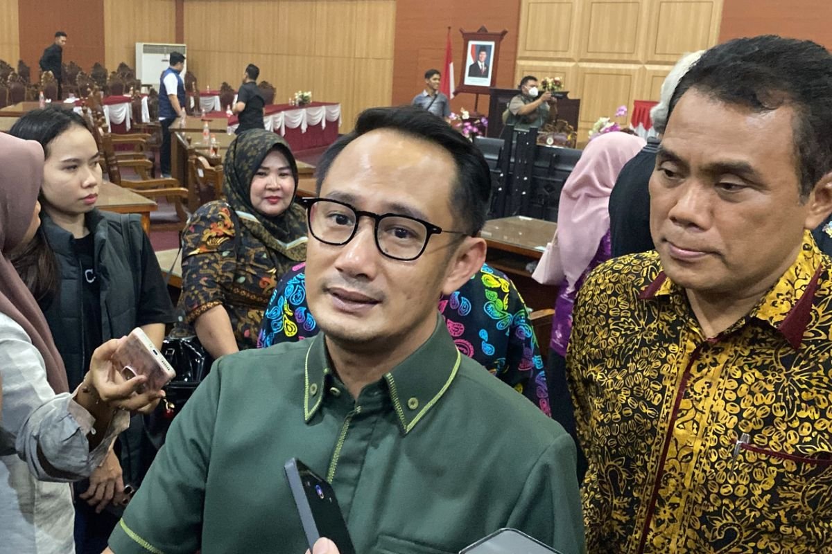 fairid naparin dan achmad zaini usai rapat terbuka pembahasan banpres 10 Miliar |