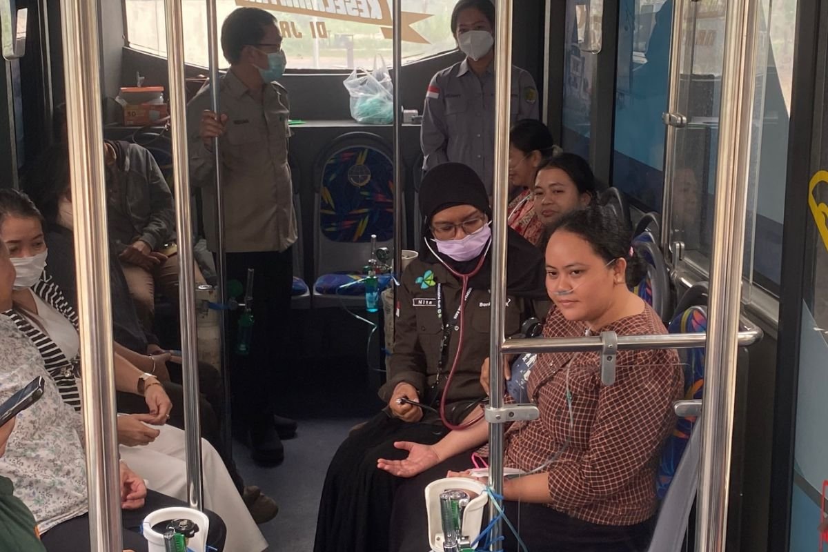 masyarakat gunakan layanan bus oksigen pemko palangka raya |