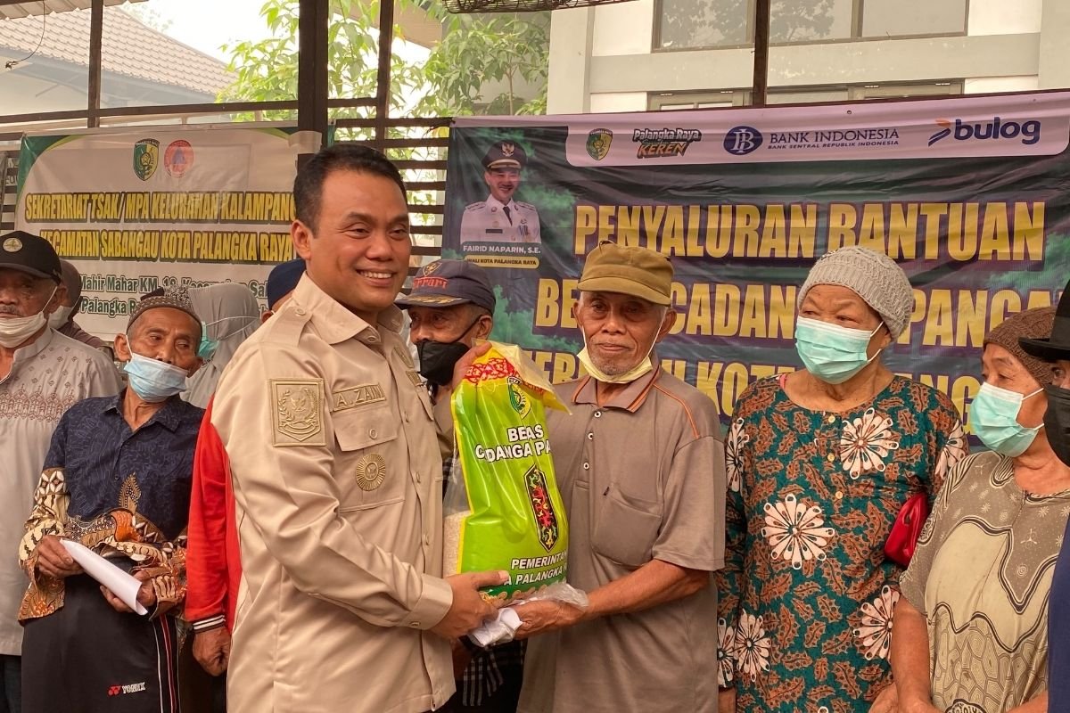 pemko palangka raya bagi beras terdampak karhutla |