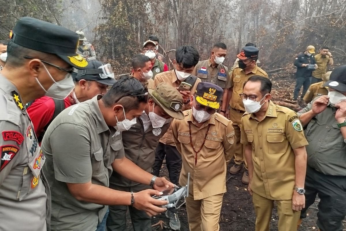 wali kota palangka raya dan gubernur kalteng bersama menhut raja juli |