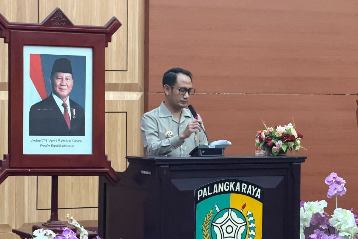 wali kota palangka raya fairid naparin raperda 2027 |